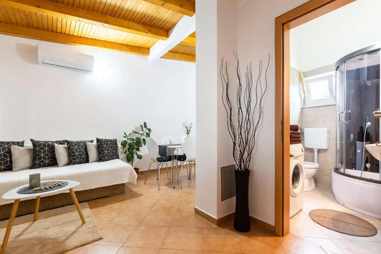 Holiday Home Bukovac Pola 0*,